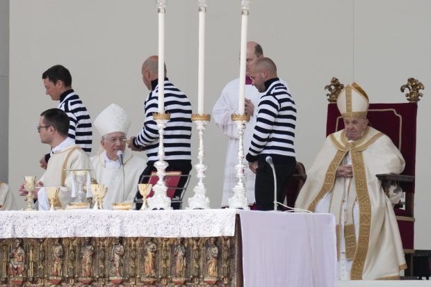 Папа упознао затворенике у посети поставци Ватикана на Бијеналу у Венецији