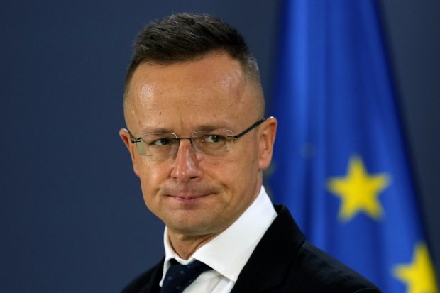 Сијарто: Мађарска неће учестововати у иницијативи НАТО-а за помоћ Украјини