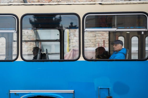 Православни верници сутра обележавају Побусани понедељак, повећан број аутобуса до Градског гробља 