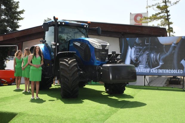 Делта Аграр представио најновији трактор на Пољопривредном сајму у Новом Саду