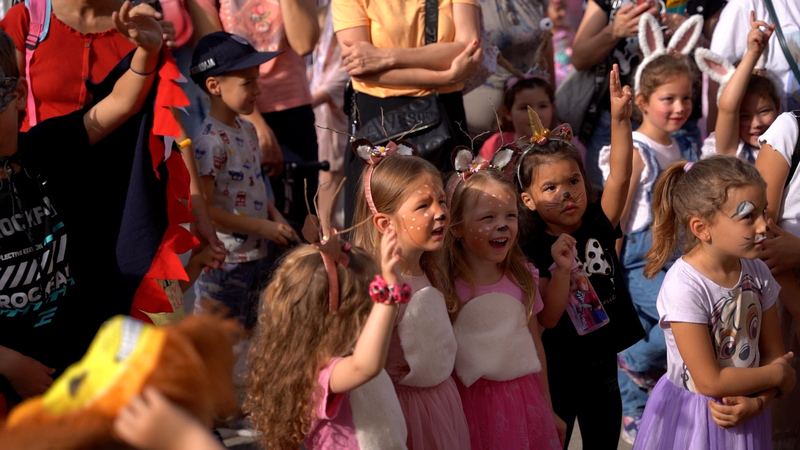 Одржан дечији карневал као увертира у нови фестивал класичне музике за децу „СимфониФест Нови Сад“ (ФОТО/ВИДЕО)