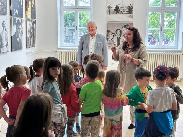 Прилика да се деца играју, радују и уче! “Весели вртић” у посети Архиву Војводине (ФОТО)