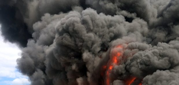 Париз: Пожар у складишту Рунгис пијаце скоро под контролом