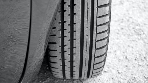 Шта је узрок неравномерног трошења гума и како то спречити?