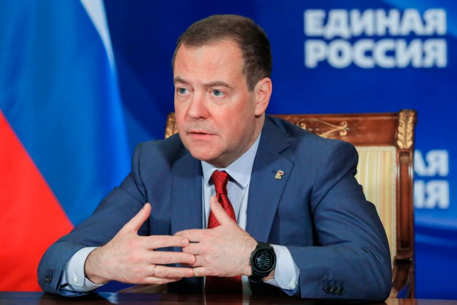 Медеведев: Маску доделити нови официрски чин