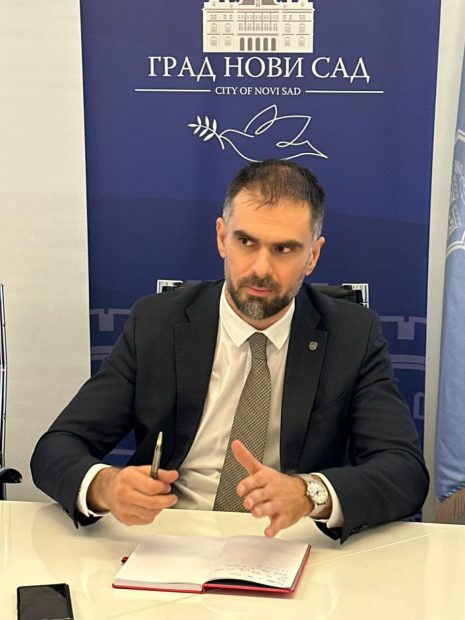 Мићин: Ускоро ћу предложити јавни конкурс за спомен-обележје на месту трагедије у Новом Саду
