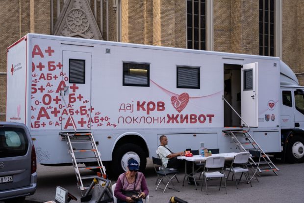 Хуманитарна акција добровољног давања крви у центру Новог Сада