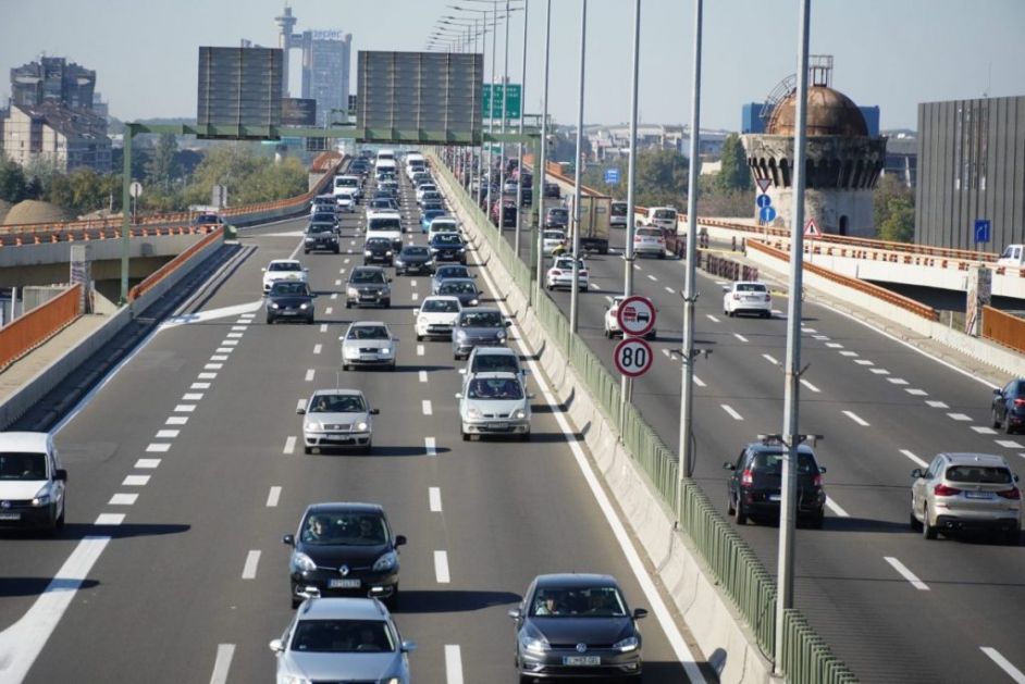 АМСС: Добра проходност путева, теретњаци на Батровцима чекају два сата, на Шиду сат