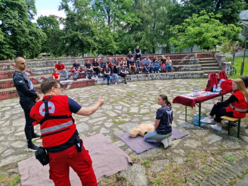 ОДРЖАНО ПРЕДАВАЊЕ “ПРВА ПОМОЋ У СПОРТУ” У ОКВИРУ НЕДЕЉЕ ЦРВЕНОГ КРСТА