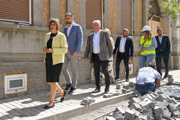 Гојковићева и Мићин обишли радове на уређењу Алмашког краја у Новом Саду