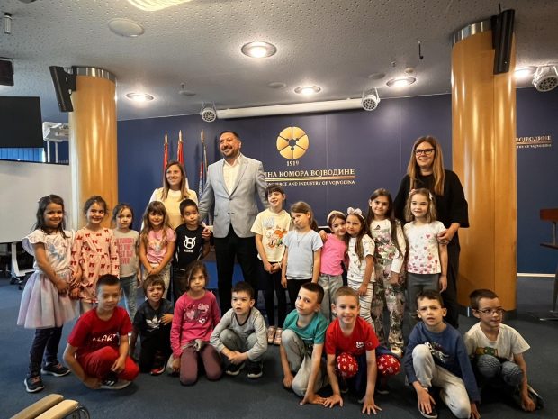 Предшколци из „Веселог вртића“ представили сопствену фирму у Привредној комори Војводине – показали завидно знање о предузетништву