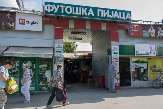 Футошка пијаца: Шарене тезге пуне воћа и поврћа – трешње папрене, а паприка и даље тражена