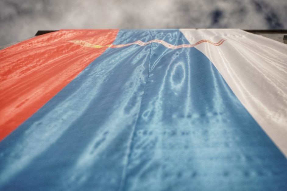 На свенародном сабору у Нишу развијена најдужа застава Србије