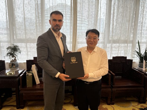 Градоначелник Мићин и градоначелник Хефеја разговарали о развоју сарадње