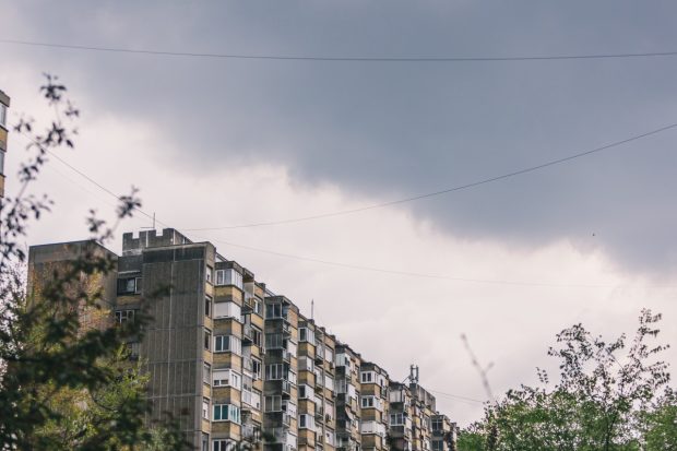 Данас променљиво облачно и нестабилно, киша и пљускови са грмљавином и градом