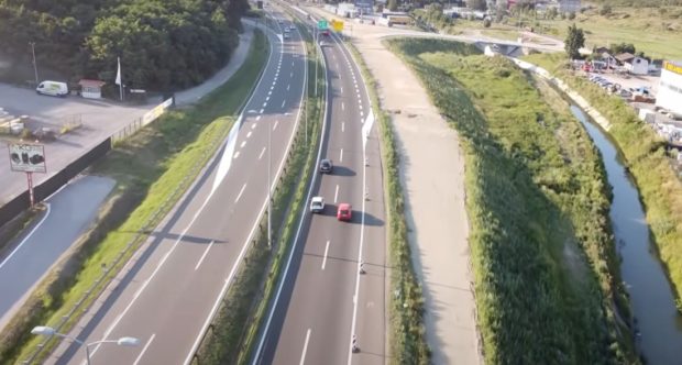 АМСС: Добри услови за вожњу, камиони на Батровцима чекају два сата