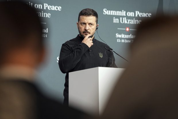 Зеленски: Руси не знајући превезли дронове за нападе УКР на руске авионе