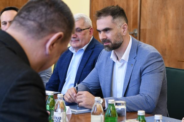 Мићин: Нико нема право да заустави доношење важних одлука за бољи живот Новосађана
