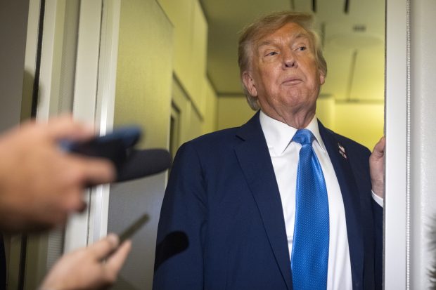Трамп заказао ручак са командантом пакистанских оружаних снага у Белој кући