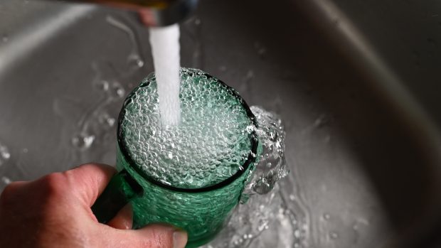 Грешка са испијањем воде због које још теже подносимо топлоту