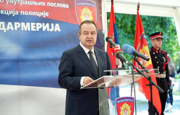 Дачић: Позивам све да протест протекне мирно, насиље ће бити санкционисано