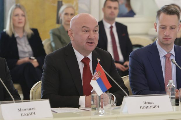 Поповић осудио насиље у Београду: Видовдан треба да буде симбол саборности, не сукоба