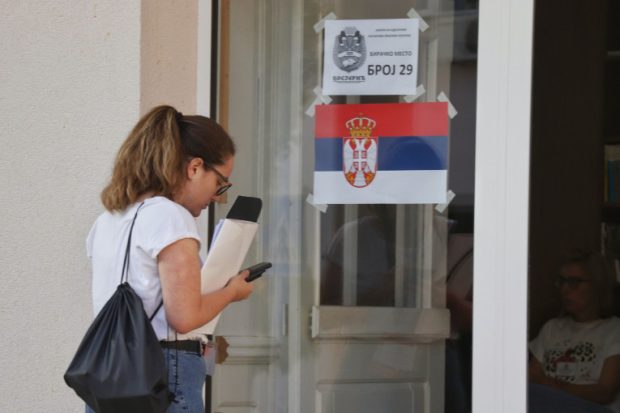Наставак! Откривамо још три имена и фотографије људи који купују гласове за опозицију у Косјерићу!