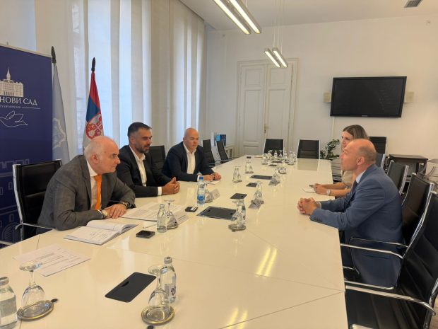 Градоначелник Новог Сада Жарко Мићин примио је у Градској кући амбасадора Чешке