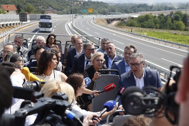 Вучић: Србија ће наставити да се гради, Србин државу доживљава као своју кућу