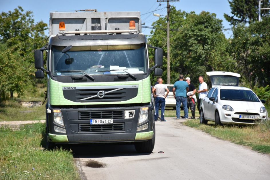 ПОЧЕЛА ПОДЕЛА ДЕЗИНФЕКЦИОНИХ СРЕДСТАВА УЗГАЈИВАЧИМА СВИЊА У СОНТИ