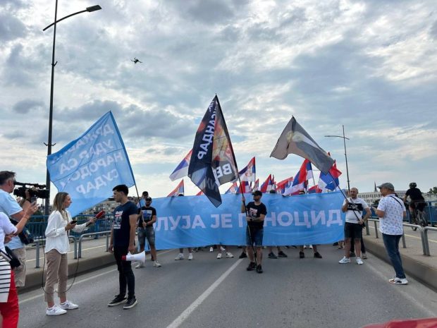 Стотине Новосађана у шетњи поводом годишњице „Олује“ – Пешке кренули ка Карловцима у знак сећања на злочиначку акцију