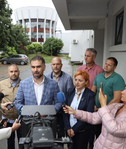 Градоначелник Жарко Мићин обишао је фабрику воде „Штранд” у којој су успешно завршени радови на санацији ГАУ филтера (филтера са гранулис