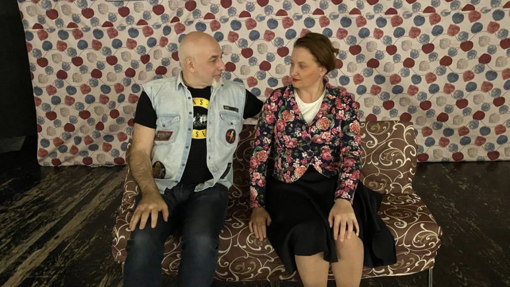 ДУОДРАМА “КРИЗА” ДО СУЗА НАСМЕЈАЛА АПАТИНЦЕ