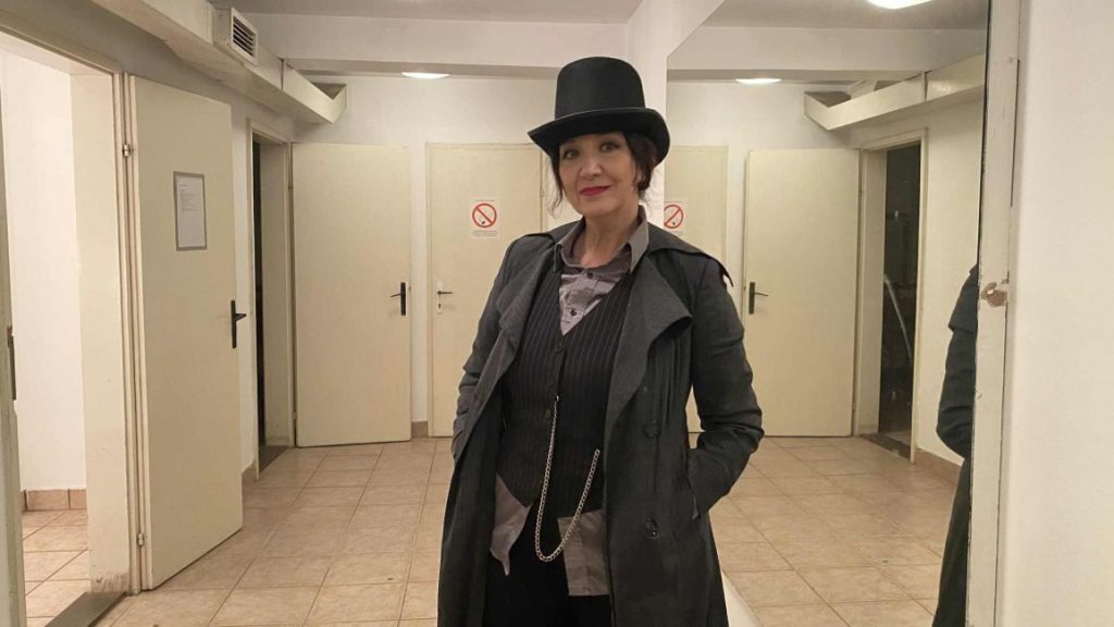 ПРЕДСТАВА “ИСКУШЕЊЕ” ОДУШЕВИЛА АПАТИНСКУ ПУБЛИКУ