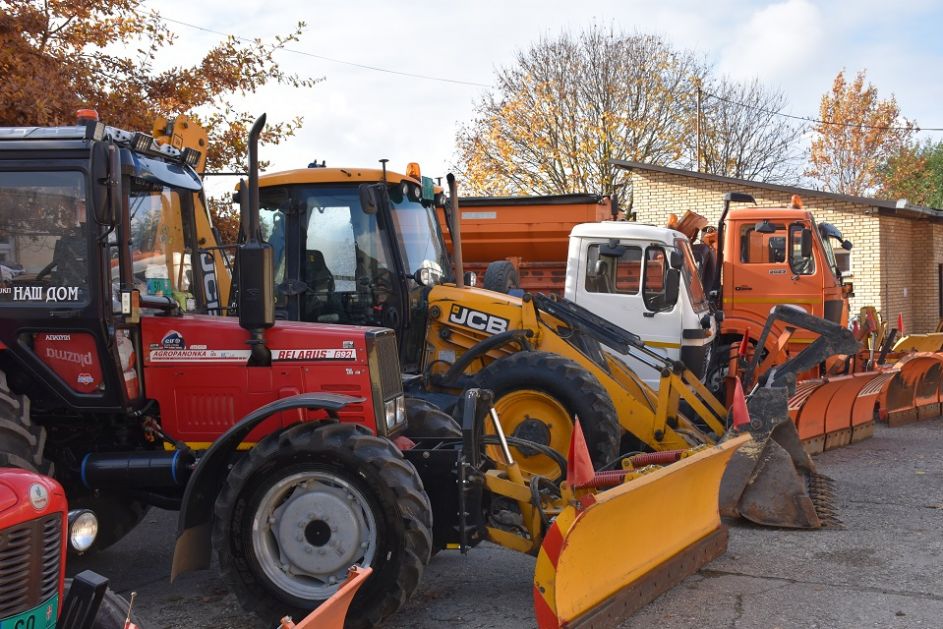 СМОТРА МЕХАНИЗАЦИЈЕ ЗИМСКЕ СЛУЖБЕ ЈКП „НАШ ДОМ“