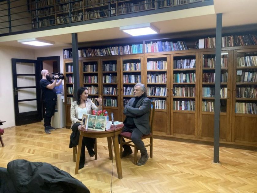 ИЛИЈА ТУЦИЋ ЈУЧЕ ОДРЖАО КЊИЖЕВНО ВЕЧЕ У АПАТИНУ