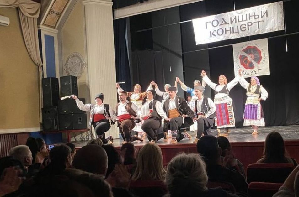 ОДРЖАН СЕДМИ ГОДИШЊИ КОНЦЕРТ КУД “ЦАРЗА” ИЗ АПАТИНА