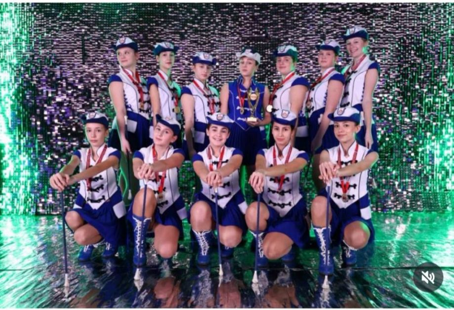 АПАТИНСКЕ МАЖОРЕТКИЊЕ ОВЕНЧАНЕ ЗЛАТОМ