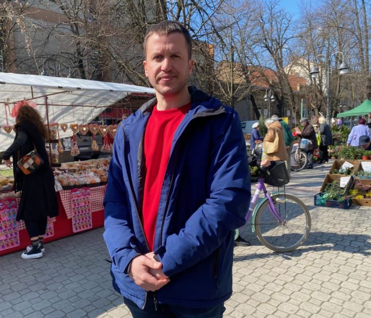 ПОЧЕО ЈЕ ПРОЛЕЋНИ БАЗАР У АПАТИНУ