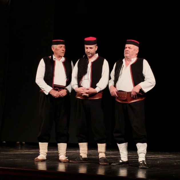 ОДРЖАНА ОПШТИНСКА СМОТРА ФОЛКЛОРНОГ СТВАРАЛАШТВА У АПАТИНУ