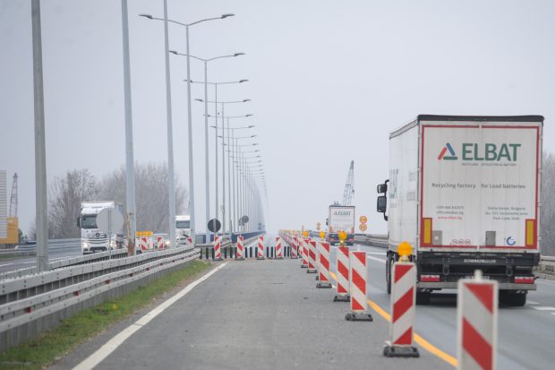 Теретна возила на излаз чекају највише три сата, најдуже на Келебији и Батровцима