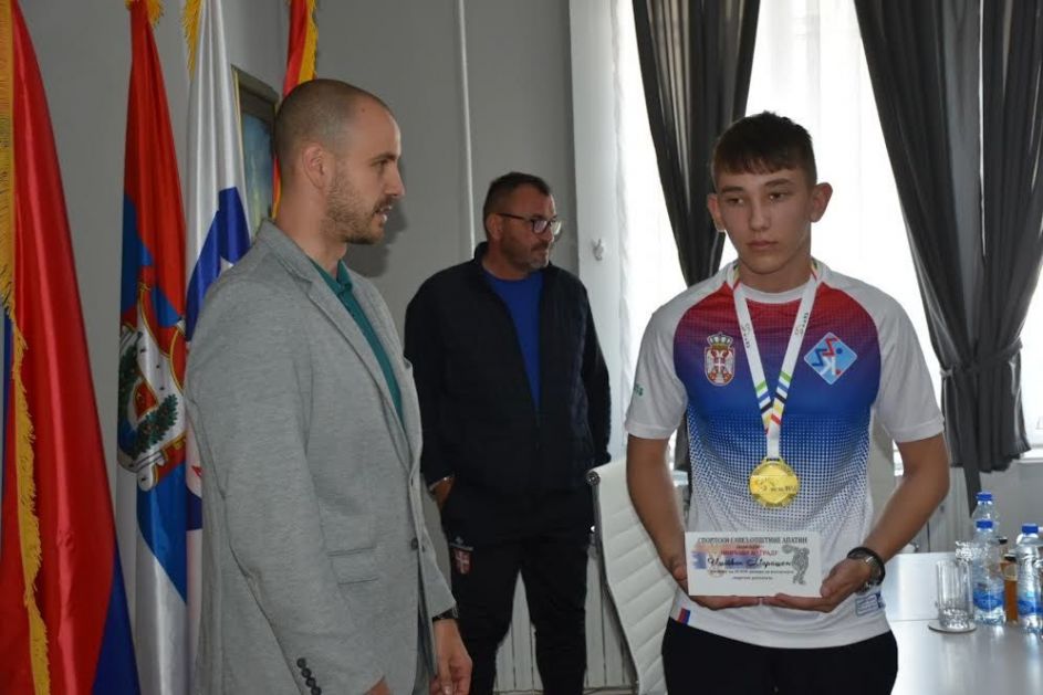 ОПШТИНА АПАТИН ПОДРЖАЛА МЛАДЕ СПОРТСКЕ ТАЛЕНТЕ КАЛИНУ ПЕЈИН И ИШТВАНА МАРАШЕКА