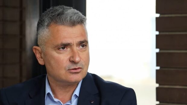 СКАНДАЛОЗНО! Први блокадер Србије Илија Срдановић малтретира жене по Клиничком центру!