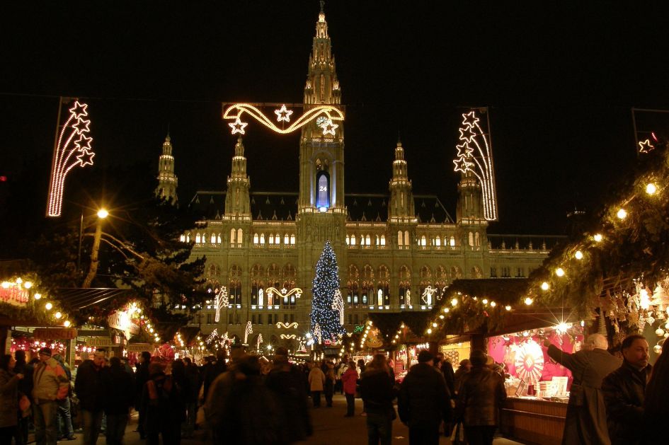 Широм Европе дилема да ли осветлити градове током Божића