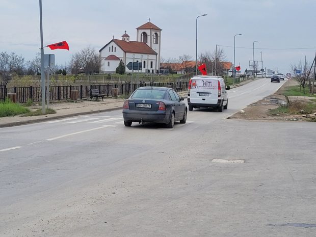 Канцеларија за КиМ: У Клокоту албанске заставе, нова провокација