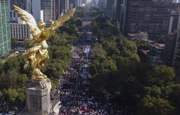 Мексико Сити: Десетине хиљада људи у шетњи са Обрадором