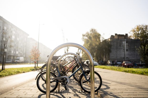 Нови Сад добија први спратни паркинг за бицикле