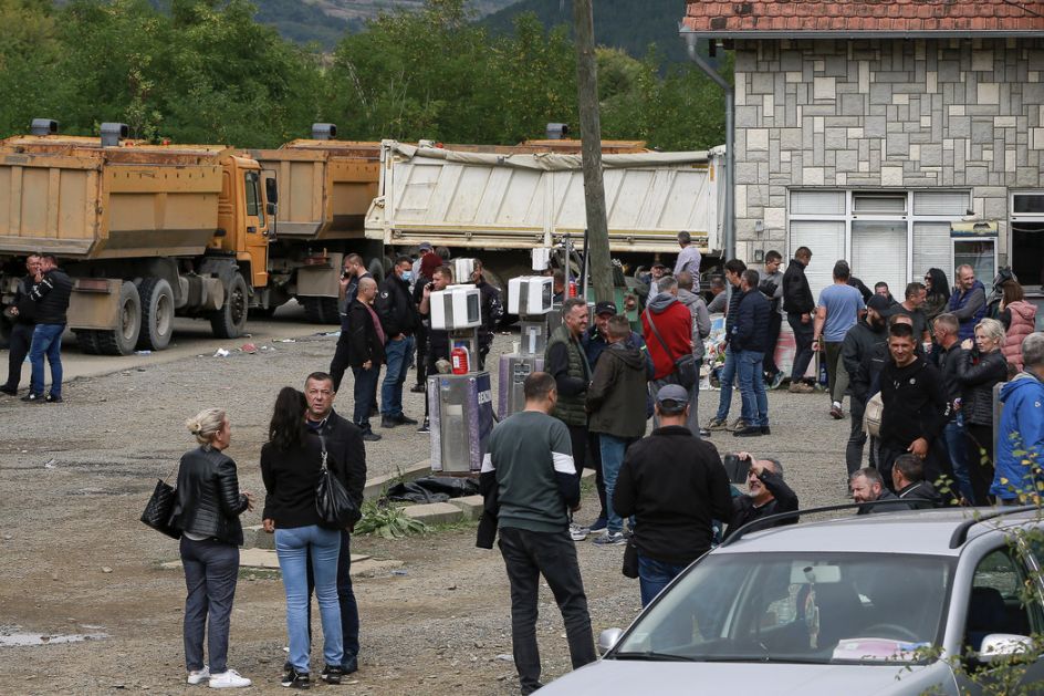 На Јарињу косовска полиција не дозвољава улазак возилима и пешацима