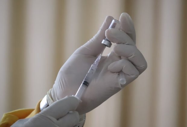 Имунолози: Неопходна вакцинација против ковида, грипа и малих богиња