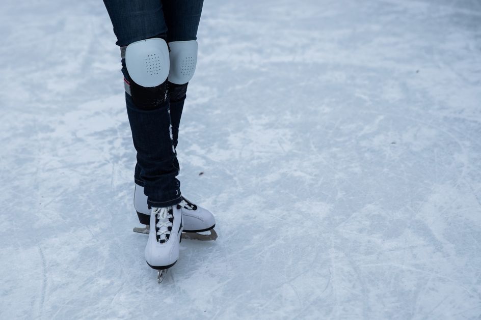 Због турнира у хокеју на леду овог викенда измењен распоред клизања